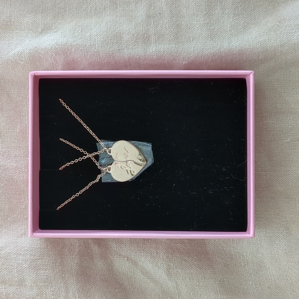 Taylor Swift BFF necklace